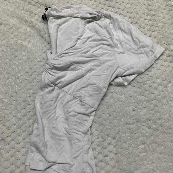 White twist top - Picture 2 of 4